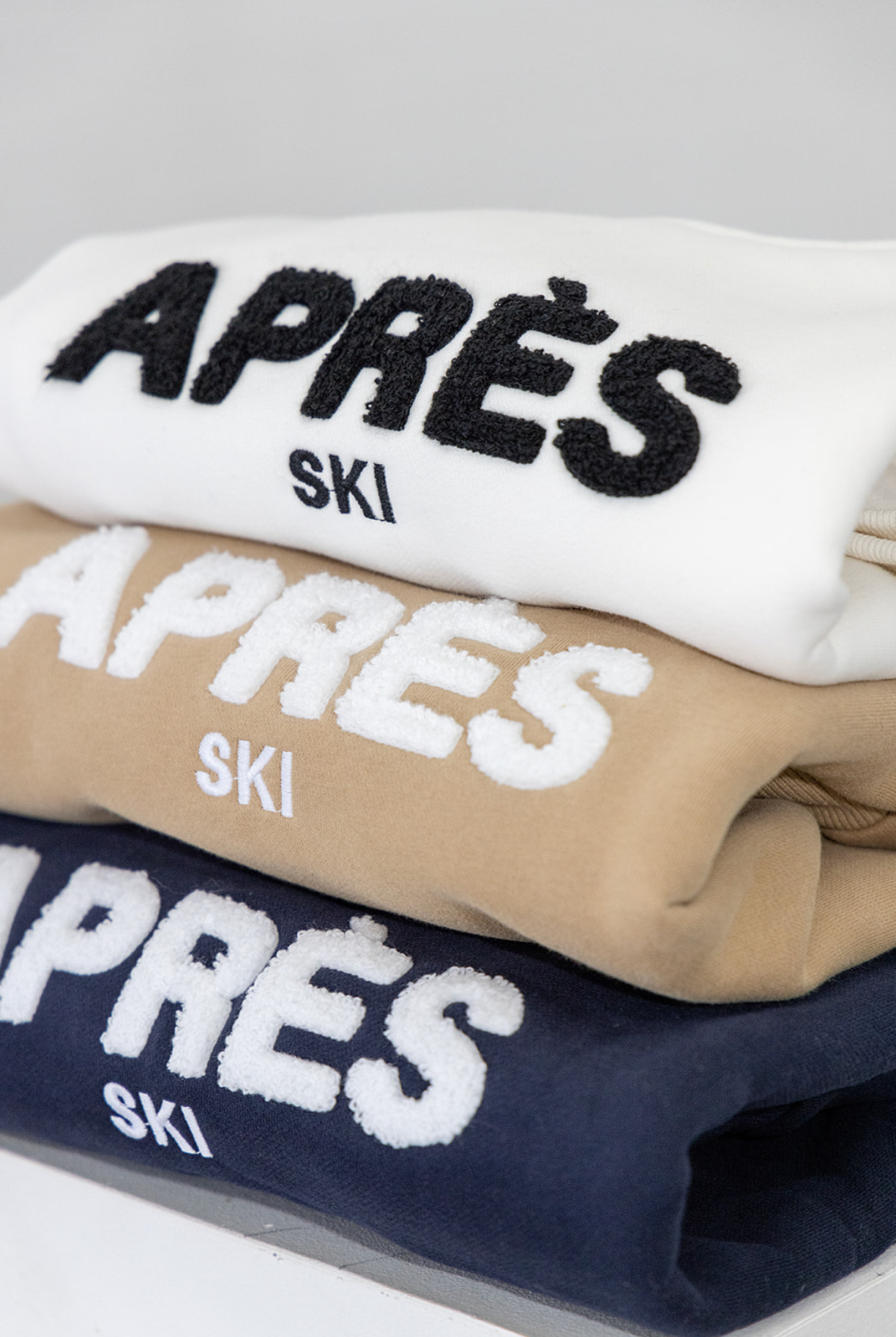 Après Ski Crewneck — Champagne